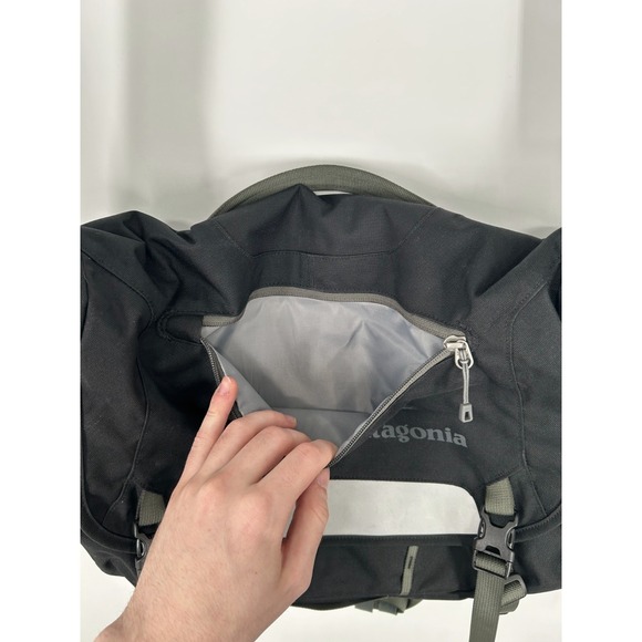 patagonia minimass bag sale Mini Messenger Worn Wear The Black Hole Mini MLC also has two outside pockets Commuter Patagonia Minimass MiniMass